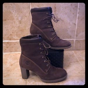 Timberland Women’s brown suede lace up heeled boot